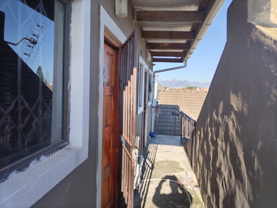 8 Bedroom Property for Sale in Malibu Village Western Cape